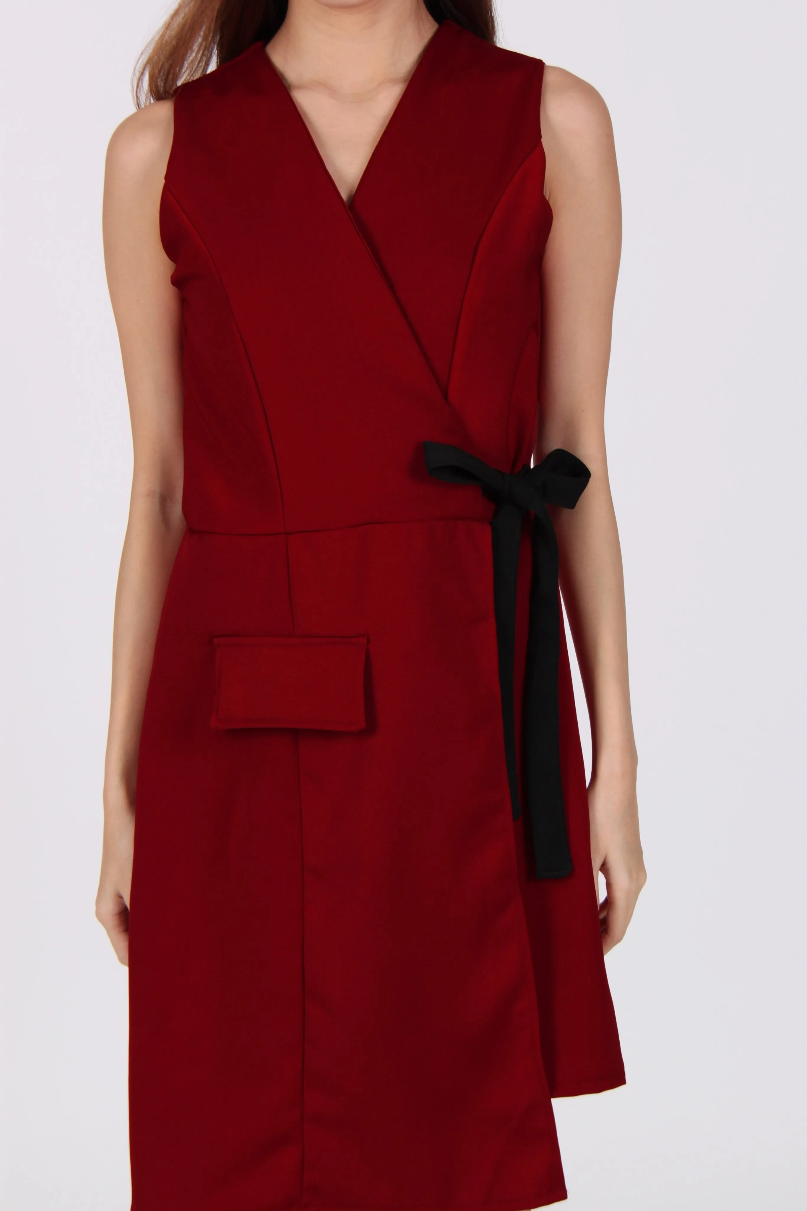 Asymmetrical Contrast Ribbon Wrap Dress in Maroon