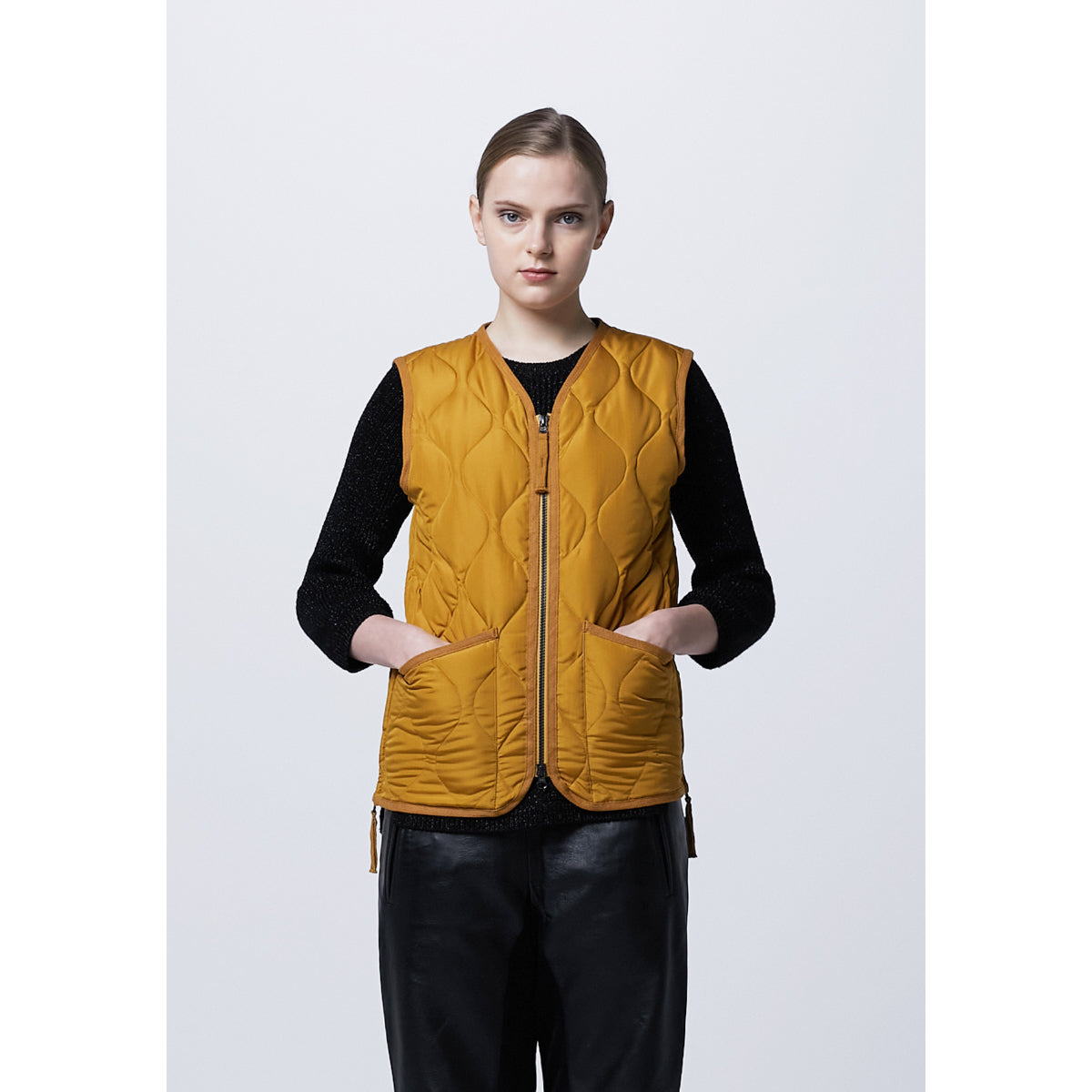 TAION Military Zip V-Neck Vest camel